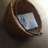 Cestino portariviste vintage in rattan/vimini