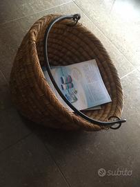 Cestino portariviste vintage in rattan/vimini