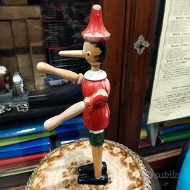 vecchio pinocchio in legno