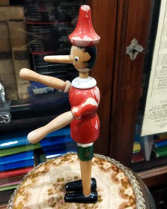 vecchio pinocchio in legno