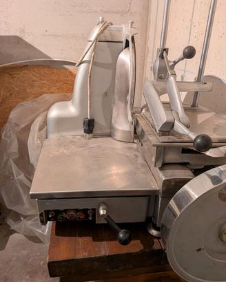 Affettatrice omas elettrica+ volano