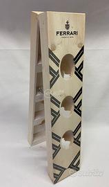 Ferrari porta bottiglie di vino