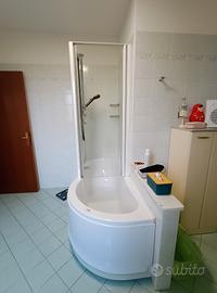 Vasca da bagno con box doccia