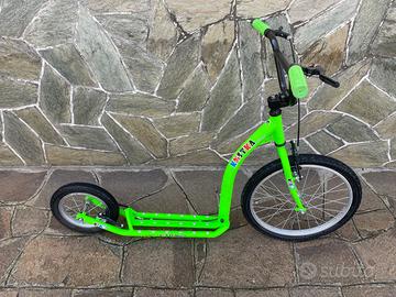 Monopattino KOSTKA verde per bambino