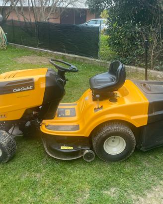 Trattorino tagliaerba con cestello