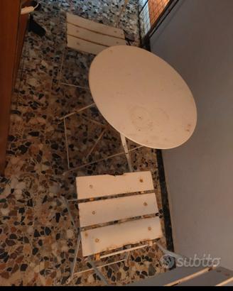 sedie e tavolo da esterno 