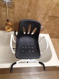 Sedia girevole per vasca da bagno per anziani