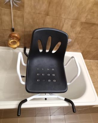 Sedia girevole per vasca da bagno per anziani