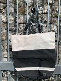 borsa mare bianca e nera