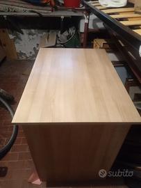 scrivania   per computer 