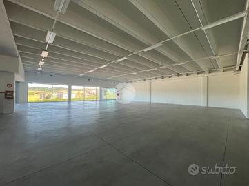 NEGOZIO A LONATO DEL GARDA