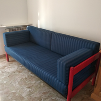 Divano vintage con struttura in legno Cassina