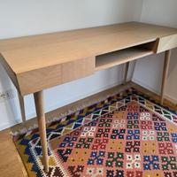 Scrivania color rovere con due cassetti 140x60 cm