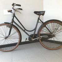 Antica bicicletta da donna