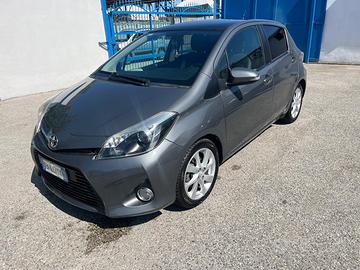 Toyota Yaris 5P-1.5 hybrid-c autom-lounge-2012