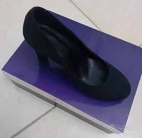 Scarpe con tacchi alti neri sneg