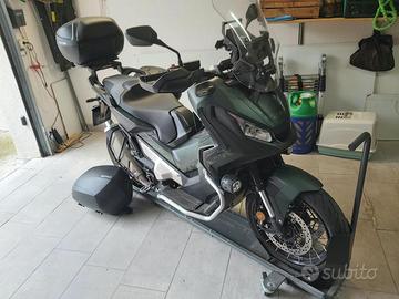 Honda x-adv 750