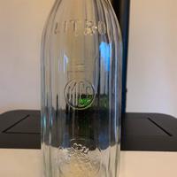 Bottiglia del latte antica e rara da collezione