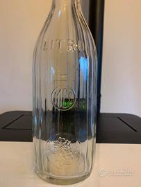 Bottiglia del latte antica e rara da collezione