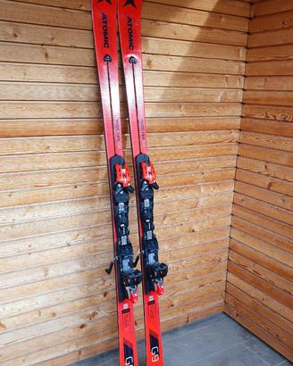 Sci da discesa Atomic 166 cm in eccellente stato