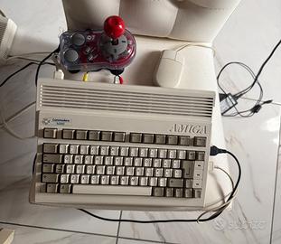 amiga 600 completa di tutto piu giochi perfetta