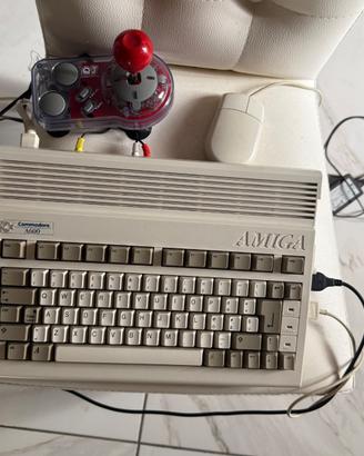 amiga 600 completa di tutto piu giochi perfetta