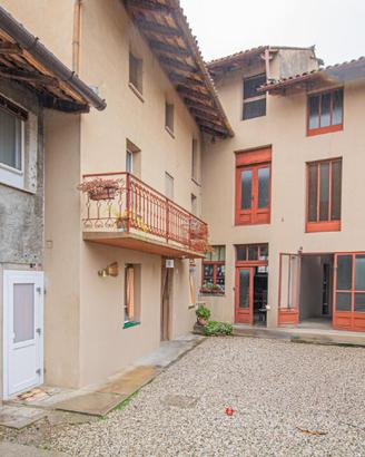 SPAZIOSA CASA BICAMERE CON SCOPERTO DI PROPRIET...