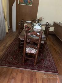 Tavolo in noce massiccio con 6 sedie in stile