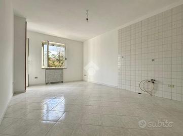 2 LOCALI A GIUGLIANO IN CAMPANIA