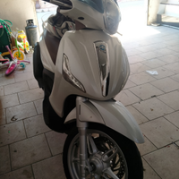 Beverly 350