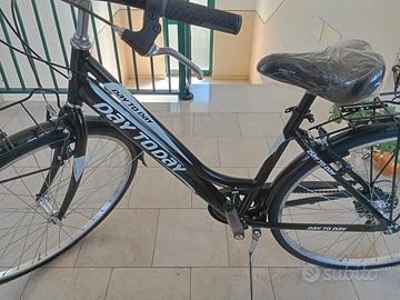 bicicletta da donna nuova in alluminio 