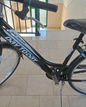 bicicletta da donna nuova in alluminio 