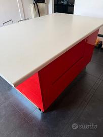 Isola cucina rossa con cassettoni – 185 × 115 cm