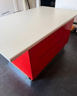 Isola cucina rossa con cassettoni – 185 × 115 cm