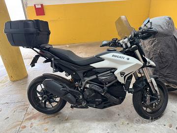 Ducati Hyperstra 821