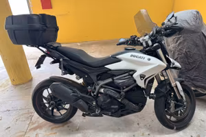 Ducati Hyperstra 821