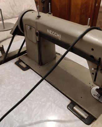 Macchina da cucire industriale NECCHI con tavolo