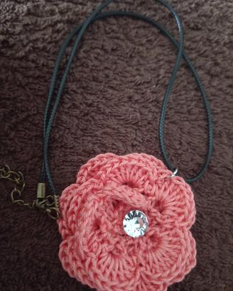 collana fiore uncinetto 