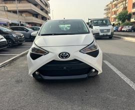 Toyota Aygo Connect 1.0 VVT-i 72 CV 5 porte x-play