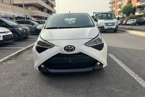 Toyota Aygo Connect 1.0 VVT-i 72 CV 5 porte x-play