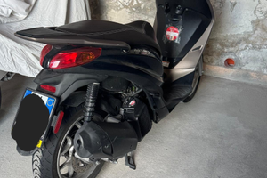 Scooter Piaggio 125 Medley 2024 usato