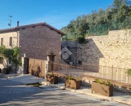 CASA INDIPENDENTE A SPELLO