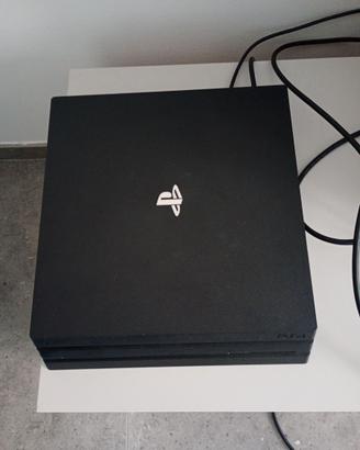 PlayStation 4 Pro con 2 joypad, VR e 7 giochi