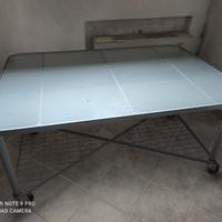 scrivania con piano in vetro 