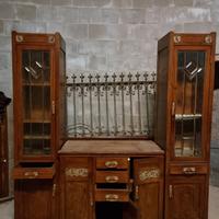 Credenza Liberty primi ’900 con colonne vetrina