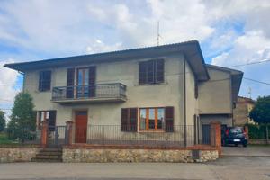 Casa indipendente con giardino