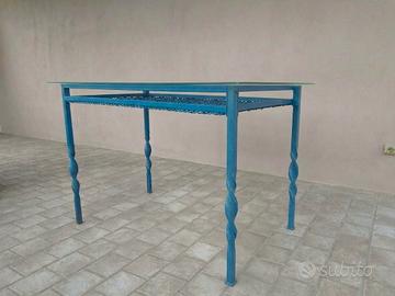 tavolo in ferro e piano in vetro 