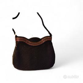 borsetta in raso plissettata con tracolla intrecci