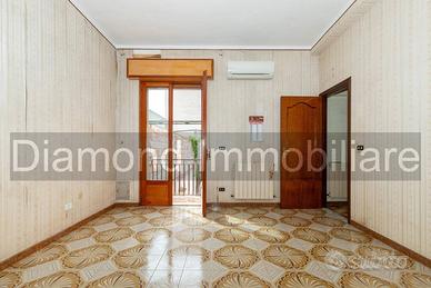 Casa singola con 2 terrazze e cortile a Riposto