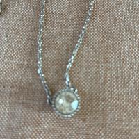 Catenina punto luce.